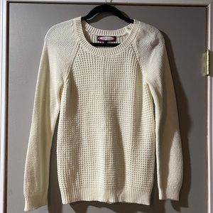 Cute, simple sweater! 💓